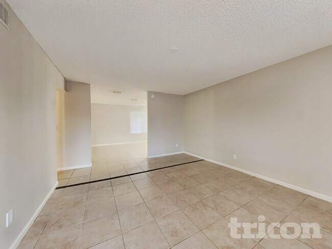 Foto del edificio - 6431 W Hatcher Rd