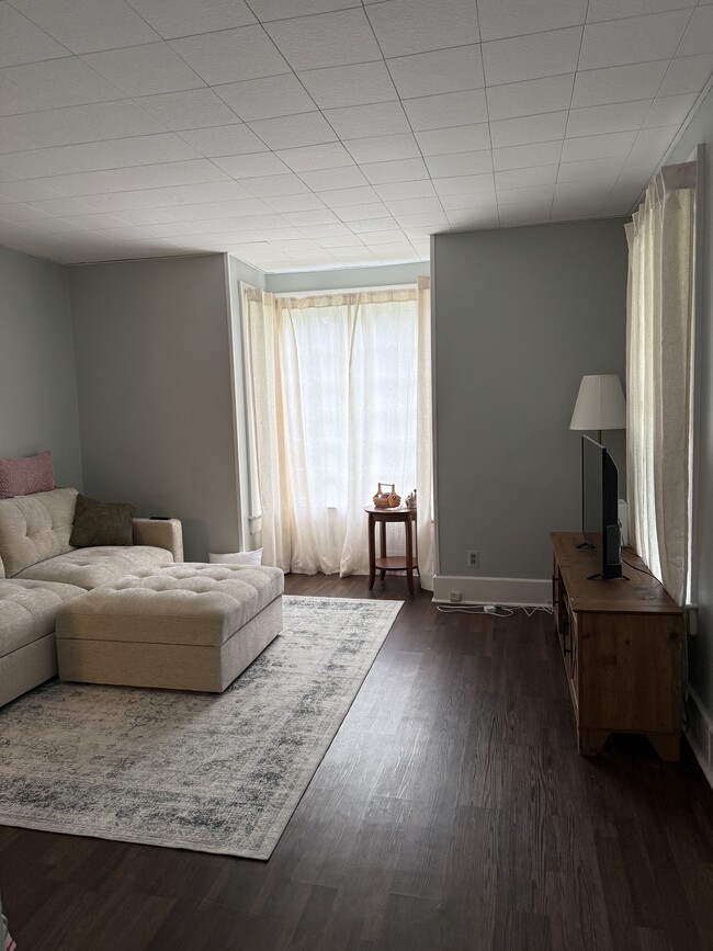 Living room - 127 N 6th St