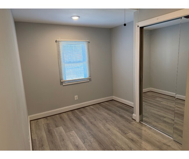 Foto del edificio - 716 E 23rd St