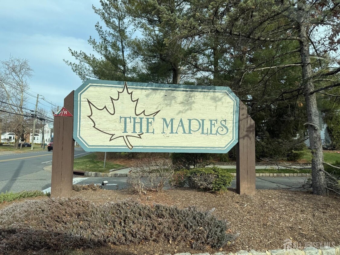 Foto principal - 405 Maplecrest Rd