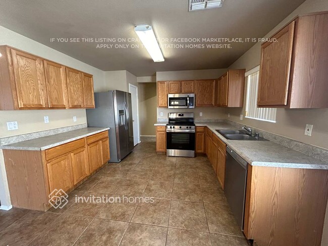 Foto del edificio - 16535 N 114th Dr