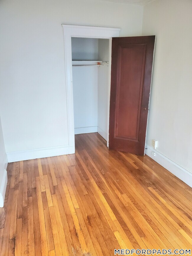 Building Photo - 53 Fellsway W