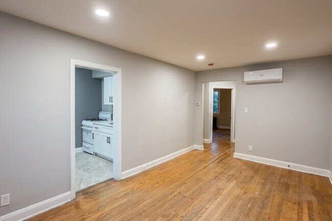 Building Photo - 6121 Chinquapin Pkwy