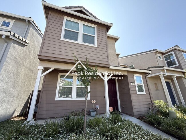 Foto del edificio - Still looks new in Natomas 3-bedroom