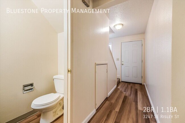 Foto del edificio - 3247 SE Risley Ave