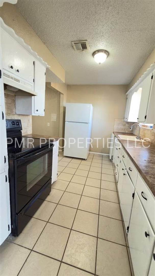 Foto del edificio - 3 Bedroom/1.5 Bath-House