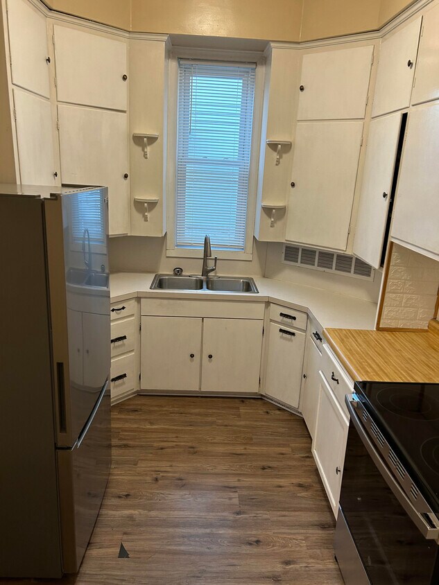 Foto principal - 305 E Elm St