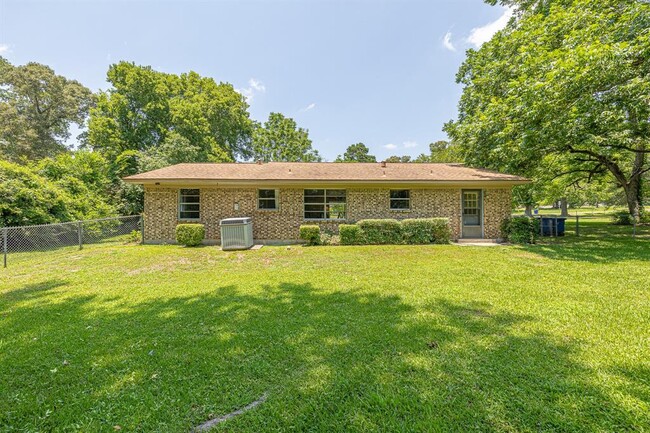 Building Photo - 1009 Fish Hatchery Rd