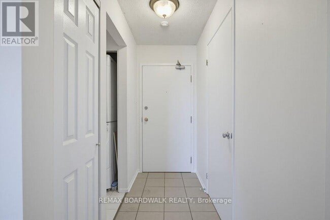 Building Photo - 250 Brittany Dr