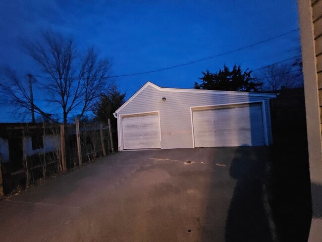 Building Photo - 3 Bedroom, Great SE location, near Mt Vernon Road