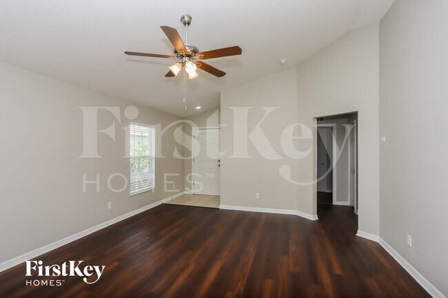 Building Photo - 15206 Searobbin Dr