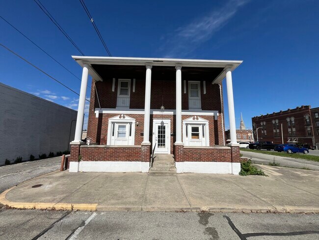 Building Photo - 1317 Main St