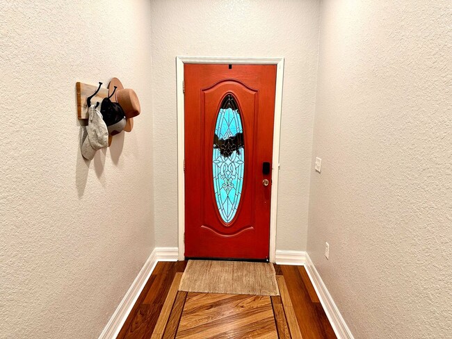 Foto del edificio - 3 Bed/ 2.5 Bath Pet Friendly Home!