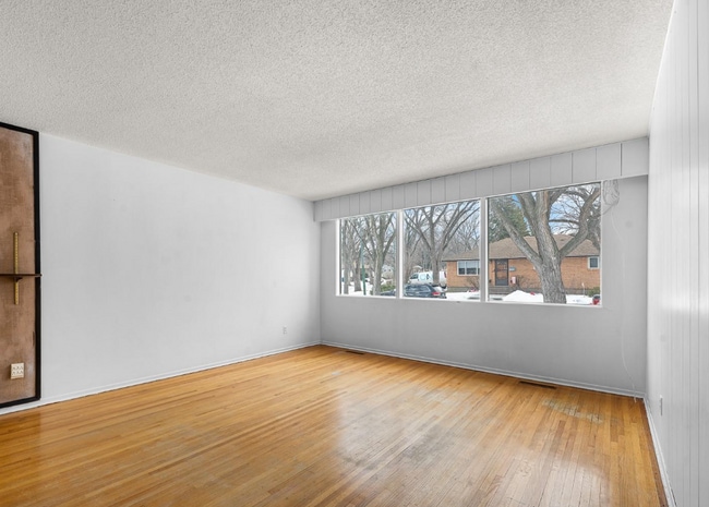 Building Photo - 92 Flamingo Crescent