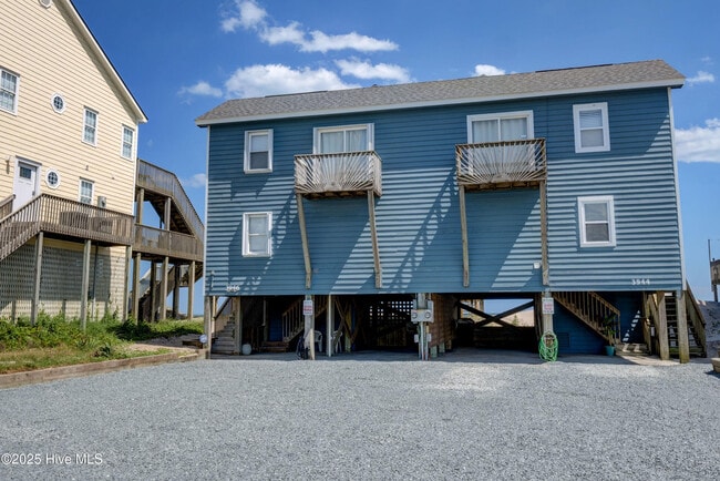 Building Photo - 3946 Island Dr