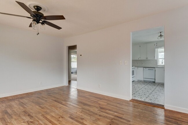 Building Photo - Cozy 2 bed 1 bath home in Oak Harbor