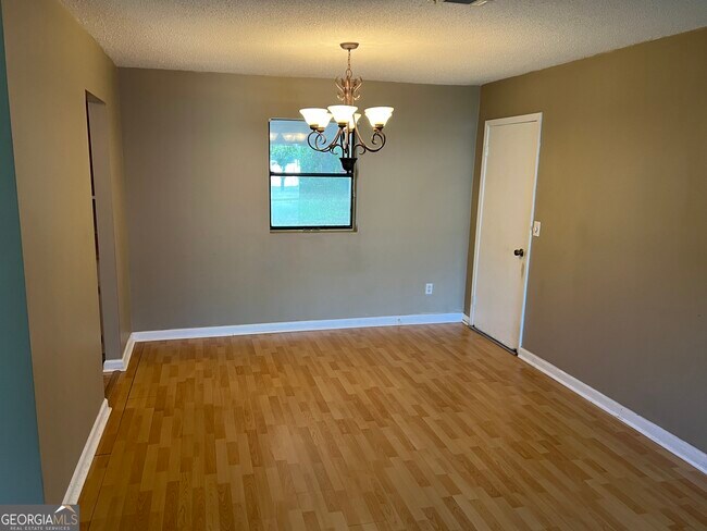 Foto del edificio - 203 Courtney Pl