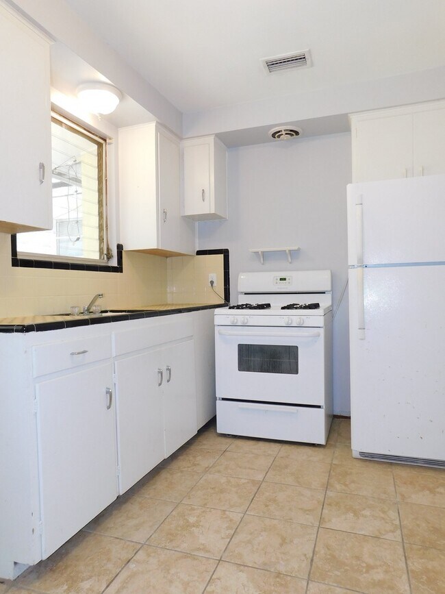 Foto del edificio - 548-552 NE 5th Ave