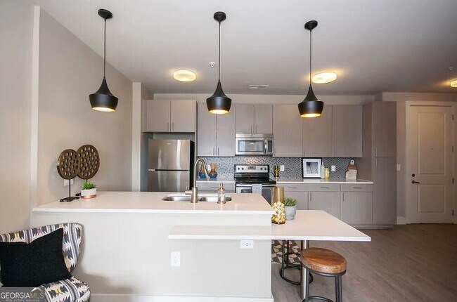 Foto del edificio - 245 E Trinity Pl