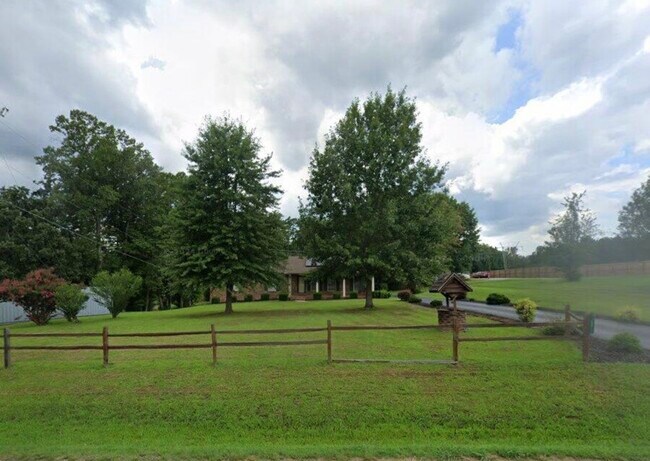 Building Photo - 881 Little Creek Rd