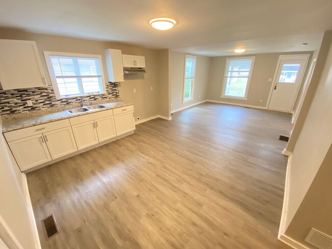 Building Photo - Campbell Estate : ** MOVE IN SPECIAL**