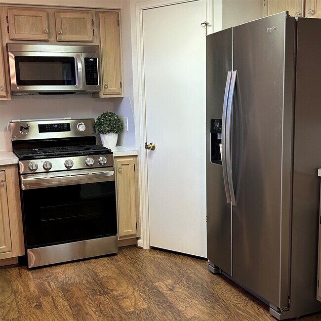 Foto del edificio - 8910 Driftstone Dr