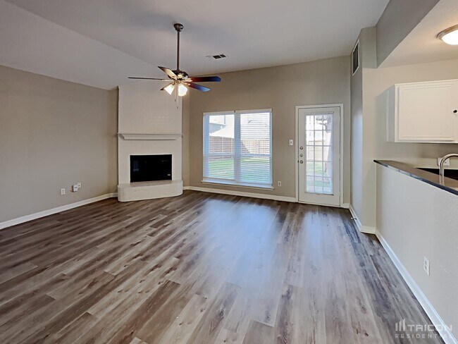 Building Photo - 1106 Castleman Dr