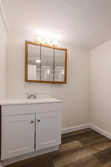 Foto del edificio - 8 Leonard Dr