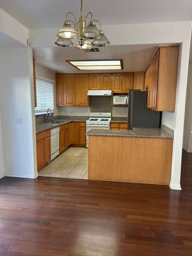 Building Photo - 77 S Sierra Madre Blvd