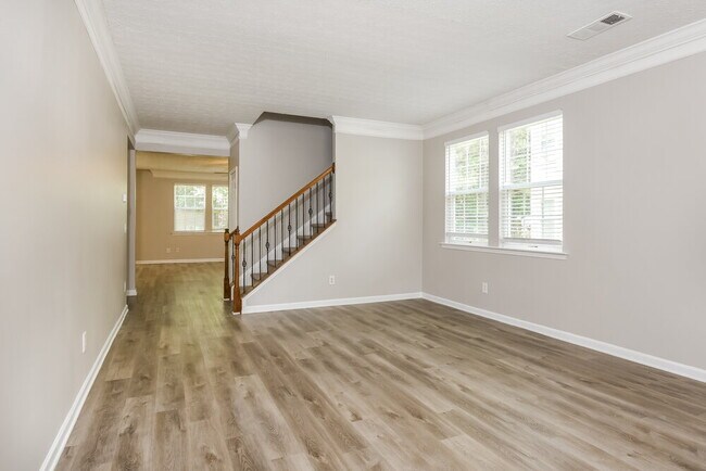 Building Photo - 2110 Valley Creek Dr