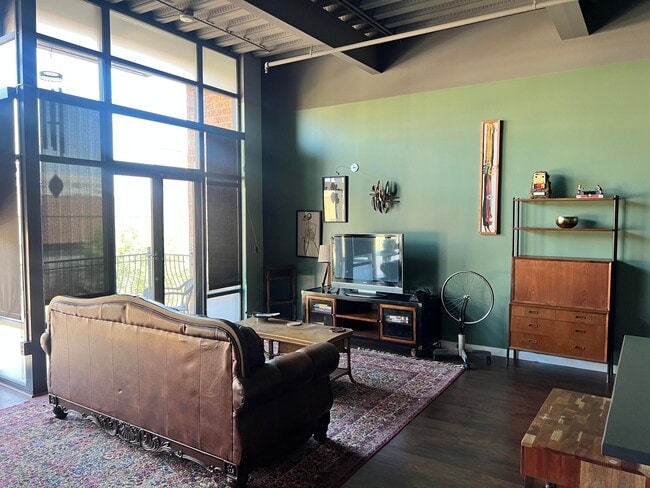 Foto del edificio - 100 Gold Ave SW