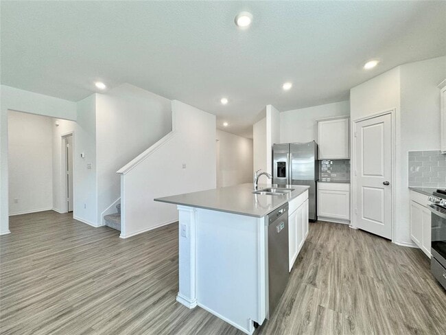Building Photo - 1713 Devine Lake Bnd