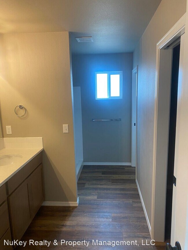 Foto del edificio - 3 br, 2 bath House - 10510 W. Salmonberry
