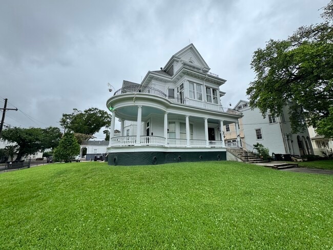 Building Photo - 4217 Danneel St