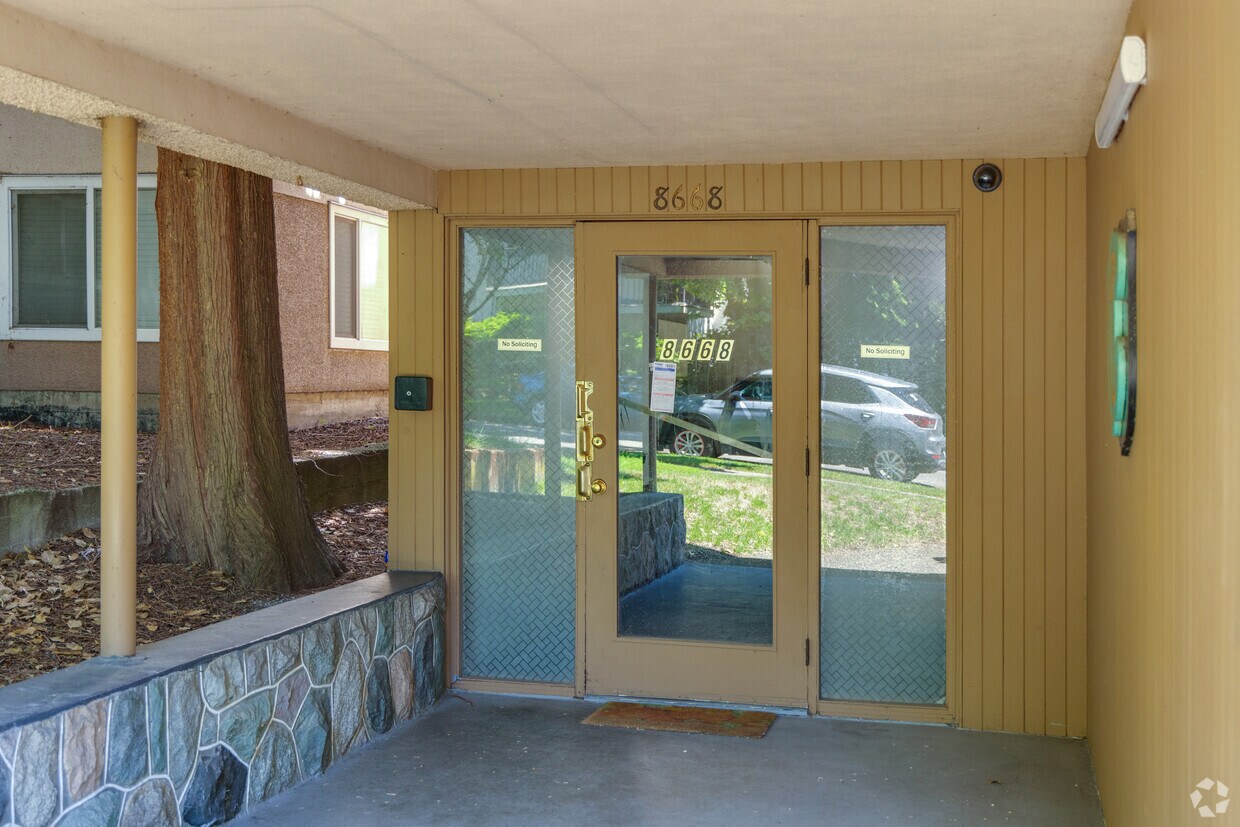 Building Photo - 8668 Cartier St