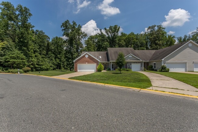 Building Photo - 8910 Executive Club Dr