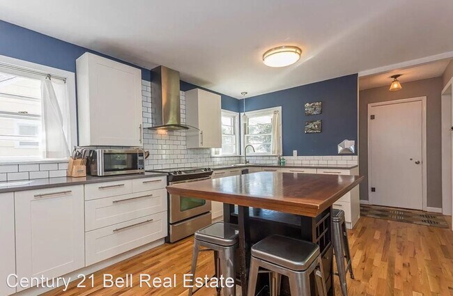 Building Photo - 4 br, 2 bath House - 820 Foyer Ave