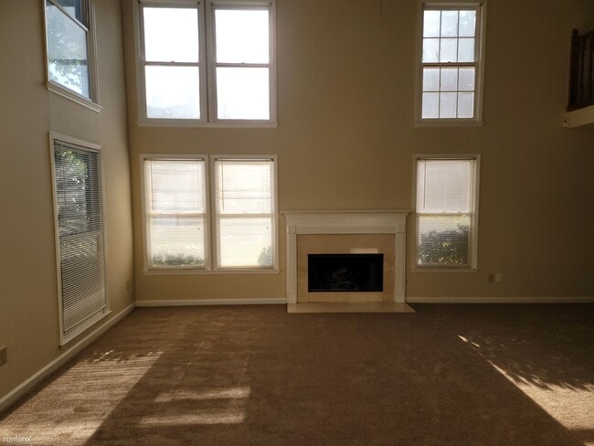 Building Photo - 3 br, 2.5 bath House - 1577 Linksview Way