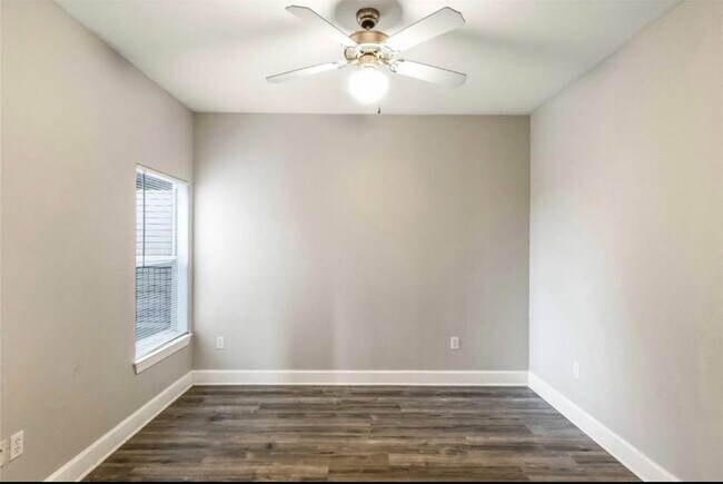 Foto del edificio - Room in Condo on Crossing Pl