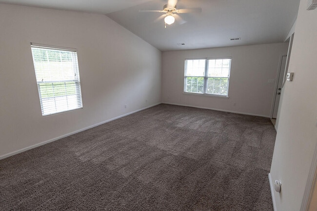 Foto del edificio - 3306 E St Charles Rd