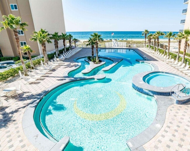 Foto del edificio - 1010 W Beach Blvd
