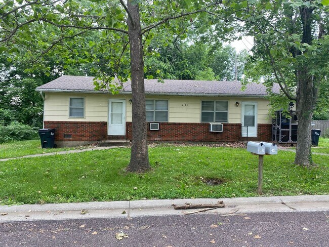 Foto del edificio - 2103 Meadowvale Ct