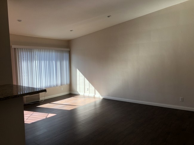 Building Photo - 11116 Aqua Vista St