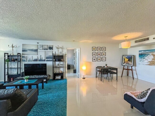 Foto del edificio - 3300 NE 192 St