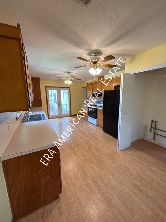 Foto del edificio - 1258 E Chestnut Ave