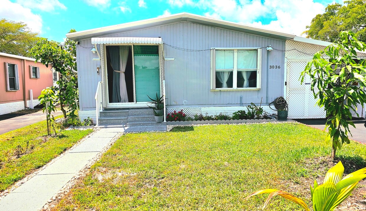 Primary Photo - 3036 SW 51st St