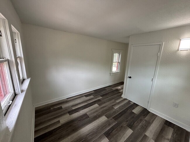Foto del edificio - 655 S Hillside St