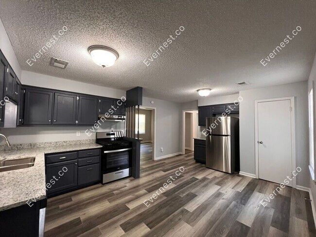 Building Photo - 1349 Haywood Dr