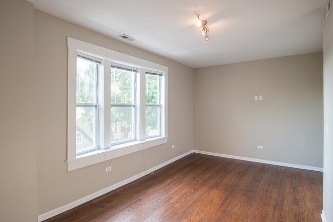 Building Photo - 3116 N Hoyne Ave