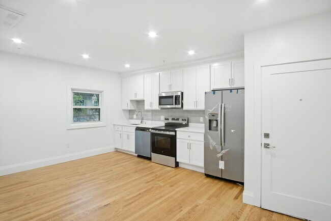 Building Photo - 21 Regent Cir